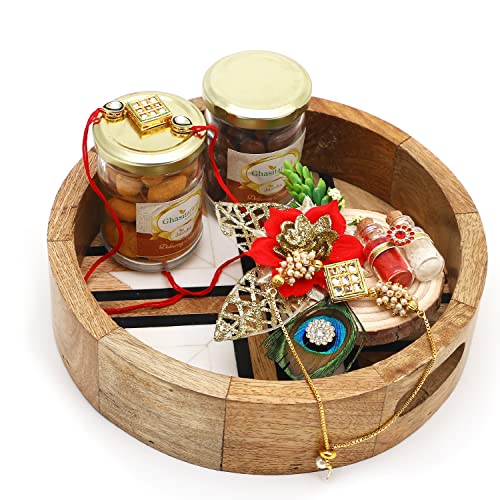 Ghasitaram Gifts Rakhi Gifts for Brothers Round Printed Tray of 2 Jars of Choco Almonds, Crunchy Cashews, Roli Chawal Thali and Bhaiya Bhabhi Rakhis with 2 Green Beads Rakhis Ghasitaram Gifts Rakhi Gifts for Brothers Round Printed Tray of 2 Jars of Choco Almonds, Crunchy Cashews, Roli Chawal Thali and Bhaiya Bhabhi Rakhis with 2 Green Beads Rakhis von Ghasitaram Gifts