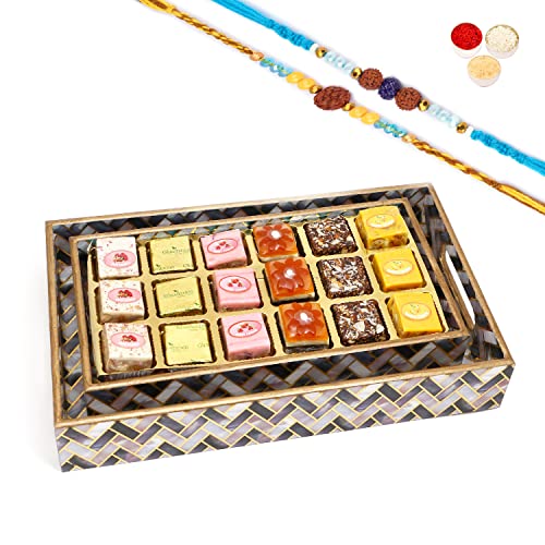 Ghasitaram Gifts Rakhi Gifts for Brothers Set of 2 Printed Blue Trays of Assorted Bites with 2 Blue Rudraksh Rakhis von Ghasitaram Gifts