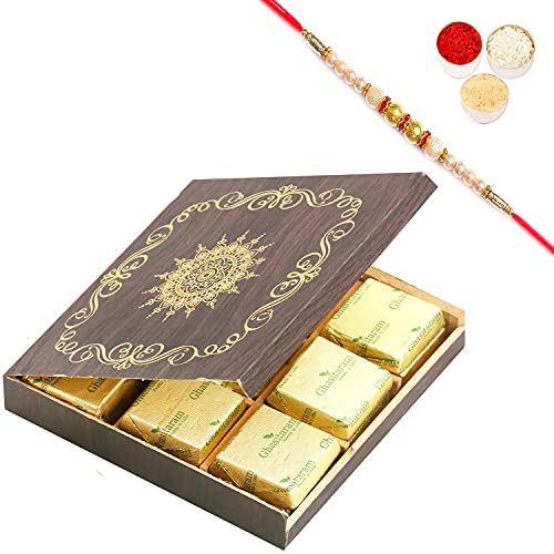 Ghasitaram Gifts Rakhi Gifts for Brothers Wooden 9 pcs Sugafree Chocolates Box with Pearl Rakhi von Ghasitaram Gifts