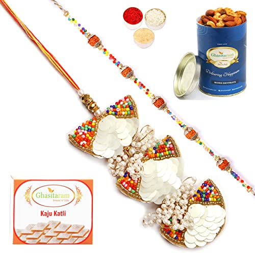 Ghasitaram Gifts Rakhis Online - Rakhi for Brother-RM-122 Bhaiya Bhabhi Rakhi with 100 gms of Dryfruits Mix Can 200 gms of Kaju katli Ghasitaram Gifts Rakhis Online - Rakhi for Brother-RM-122 Bhaiya Bhabhi Rakhi with 100 gms of Dryfruits Mix Can 200 gms of Kaju katli von Ghasitaram Gifts