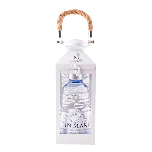 Gin Mare - Der mediterrane Gin - Laterne Geschenkset - Würzig-aromatisch inspiriert von der einzigartigen Geschmackswelt der Mittelmeerregion - 0.7L/42.7% Vol. Gin Mare - Der mediterrane Gin - Laterne Geschenkset - Würzig-aromatisch inspiriert von der einzigartigen Geschmackswelt der Mittelmeerregion - 0.7L/42.7% Vol. von Gin Mare