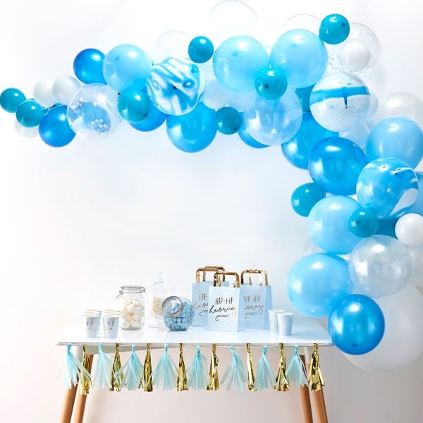 Ballongirlande mit 70 Ballons in weiß & blau von Ginger Ray