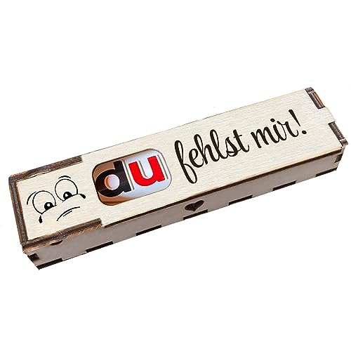 Duplo Geschenkbox mit Gravur inkl. Schokoriegel Holzbox mit Spruch Geschenkidee Schokolade Mitbringsel - Du fehlst mir Duplo Geschenkbox mit Gravur inkl. Schokoriegel Holzbox mit Spruch Geschenkidee Schokolade Mitbringsel - Du fehlst mir von Girahlutions