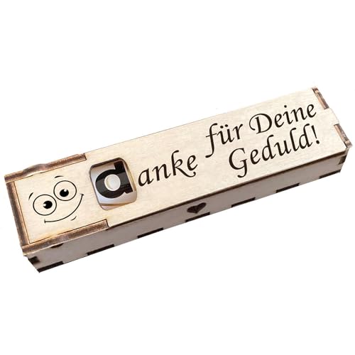 Duplo Holzbox mit Schokoriegel Geschenkbox mit Spruch Gravur Schokolade Mitbringsel Geschenkidee (Danke für Deine Geduld) von Girahlutions