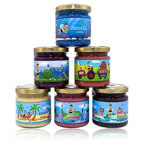 Gregas Imkerei 6er Familyhonig Set – Honigsüßer Brotaufstrich direkt aus Familienimkerei mit gefriergetrockneten Früchten & Kakaopulver verfeinert – ideal als Probier- & Geschenkset | 6x 250g Gregas Imkerei 6er Familyhonig Set – Honigsüßer Brotaufstrich direkt aus Familienimkerei mit gefriergetrockneten Früchten & Kakaopulver verfeinert – ideal als Probier- & Geschenkset | 6x 250g von Grega´s Imkerei