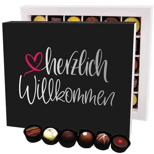 Hallingers Herzlich Willkommen XXL - Manufaktur Pralinen Geschenk handmade ohne Alkohol aus Edelkakao Schokolade (Box) - Ostergeschenke Osterkörbchen Ostereier & als Osterdeko | Geburtstag Glückwunsch von Hallingers Genuss Manufaktur
