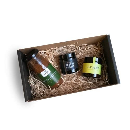 Hennes Finest Grillfreude Grillgewürz Set - 50g Kampot Pfeffer schwarz, 50g Tuk Meric & 180ml Pfeffersauce, perfekt als Mitbringsel & Präsentkorb fürs BBQ Event Hennes Finest Grillfreude Grillgewürz Set - 50g Kampot Pfeffer schwarz, 50g Tuk Meric & 180ml Pfeffersauce, perfekt als Mitbringsel & Präsentkorb fürs BBQ Event von Hennes Finest