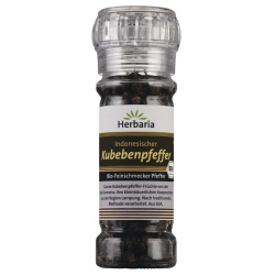 Indonesischer Kubebenpfeffer in der Gewürzmühle Indonesischer Kubebenpfeffer in der Gewürzmühle von Herbaria