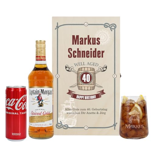 Herz & Heim® Das "Captain" Geschenkset mit graviertem Glas, Rum, Cola und bedruckte Geschenkbox aus Holz (Rumfass) von Herz & Heim