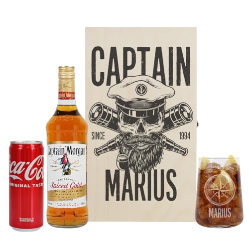 Herz & Heim® Das "Captain" Geschenkset mit graviertem Glas, Rum, Cola und bedruckte Geschenkbox aus Holz (Skull) von Herz & Heim