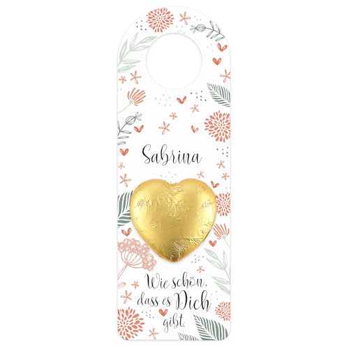 Herz & Heim® Flaschenanhänger mit Schokoladenherz personalisiert mit Name – Geschenk mit Herz für besondere Menschen – Anhänger für Flaschengeschenke in 2 Größen (Groß) von Herz & Heim