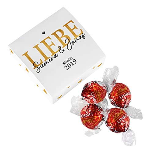 Herz & Heim® Geschenk-Schachtel mit 4 Pralinen zum Valentinstag mit Wunschnamen und Jahreszahl/Schriftzug: LIEBE von Herz & Heim