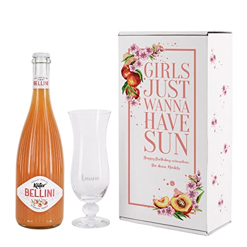 Herz & Heim® Geschenkset mit Pfirsichlikör 0.75l, Cocktailglas und Geschenkverpackung, Girls just wanna have sun-, personalisiert von Herz & Heim