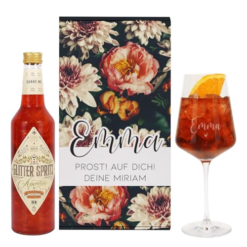 Herz & Heim® Geschenkset mit Vintage Blumenmotiv, graviertem Weinglas und einem alkoholischen Getränk, personalisiert (Glitter Spritz) von Herz & Heim