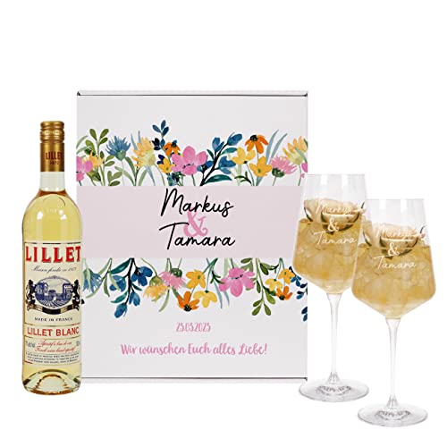 Herz & Heim® Geschenkset zur Hochzeit mit Geschenkbox, 2 Weingläsern und einer 0.7l Flasche Lillet/Blumenmotiv/mit Wunschnamen & -text Blanc von Herz & Heim