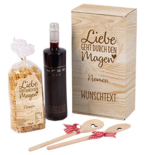 Herz & Heim® Liebe geht durch den Magen Geschenkset mit Nudeln und Bree Rotwein Merlot in persönlicher Geschenkverpackung von Herz & Heim