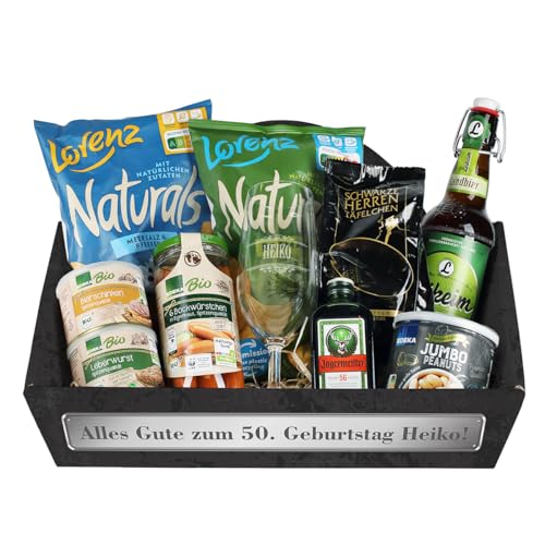 Herz & Heim® Präsentkorb für Männer Gefüllt mit Wurst, Snacks, Bier und graviertem Pilsglas von Herz & Heim