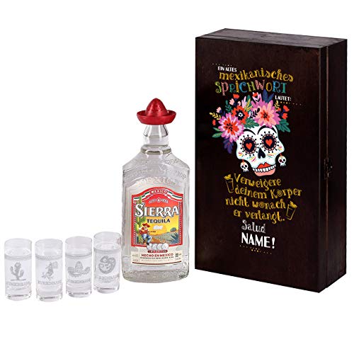 Herz & Heim® Sierra Tequila Geschenk Set personalisiert mit Ihrem Wunschnamen bekommen Sie 4 graviertem Schnapsgläser und eine Flasche 0,7 l Sierra Tequila Silver in einer großartiger Holzverpackung von Herz & Heim