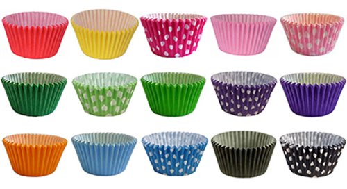 180 Muffinförmchen: 15 gemischte Farben & Pünktchen Designs / 180 Muffin Cases: 15 Mixed Colours and Polka Dot Designs von Holly Cupcakes
