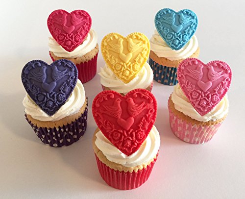 6 Handgemachte Kuchendekorationen aus Zucker: Mischfarben-Lovebird Herzen / 6 Mixed Sugar Lovebird Hearts von Holly Cupcakes