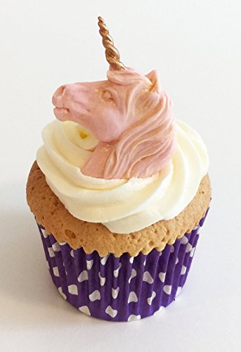 6 Handgemachte Kuchendekorationen aus Zucker: Pink mit Goldhörnern / 6 Baby Pink Unicorn Heads with Gold Horns von Holly Cupcakes