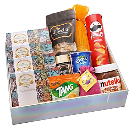 Ghasitaram Gift Holi Sweets, Holi Gifts- Colourful Hamper Basket of 12 Holi Goodies |Gift for Diwali,Holi,Rakhi,Valentine,Christmas,Birthday,Anniversary,Her,Him| von Jaiccha