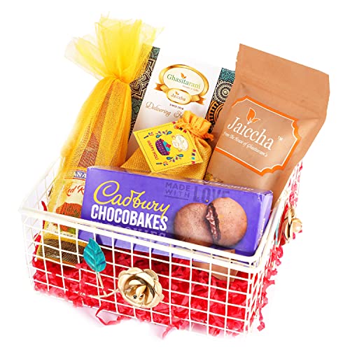 Ghasitaram Gifts Jaiccha Holi- Sweets/Holi Hampers/White Metal Basket with Gujiyas Ghasitaram Gifts Jaiccha Holi- Sweets/Holi Hampers/White Metal Basket with Gujiyas von Jaiccha