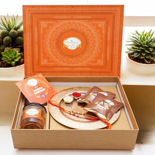 Ghasitaram Gifts Jaiccha Rakhi Gifts for Brothers Orange Hamper Box with Gold Pooja Thali, 2 rakhis, Card, Mewa Bites Pouches and Mixed Dryfruit Jar Ghasitaram Gifts Jaiccha Rakhi Gifts for Brothers Orange Hamper Box with Gold Pooja Thali, 2 rakhis, Card, Mewa Bites Pouches and Mixed Dryfruit Jar von Jaiccha