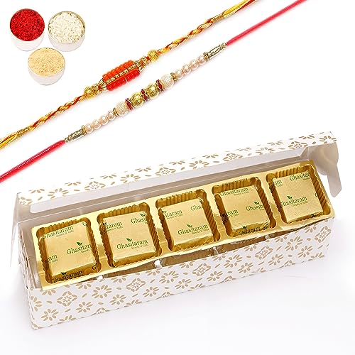 Ghasitaram Gifts Jaiccha Rakhi Gifts for Brothers - White Printed 5 Bites Box with Chocolates with 2 Rakhis von Jaiccha