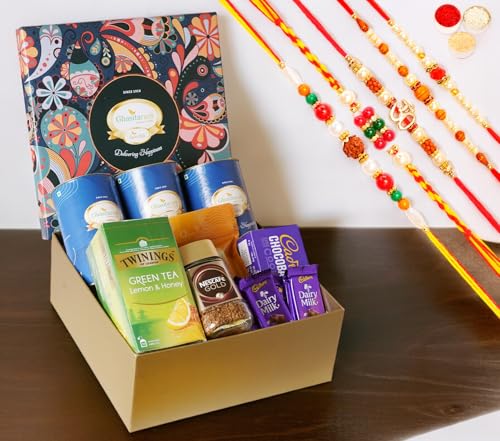 Ghasitaram Gifts Jaiccha Rakhi for Brother Ghasitaram Big Hamper box of 12 Goodies with Cans with 5 Rakhi Ghasitaram Gifts Jaiccha Rakhi for Brother Ghasitaram Big Hamper box of 12 Goodies with Cans with 5 Rakhi von Jaiccha