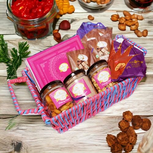 Ghasitaram Gifts Jaiccha Holi- Sweets/Holi Hampers/Thandai Pink Square Basket of 12 Goodies with Gujiyas von Jaiccha