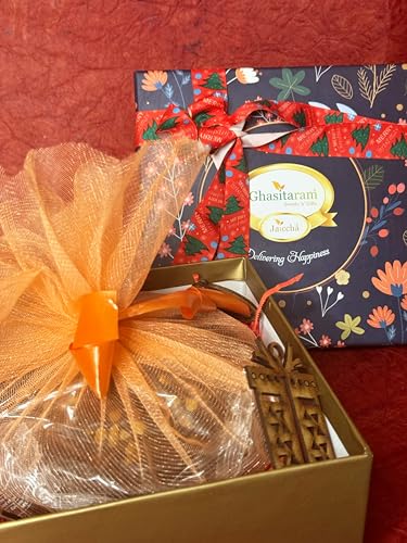 Jaiccha Ghasitaram Christmas Gift Hamper Box with 500 gms plum cake and tags von Jaiccha