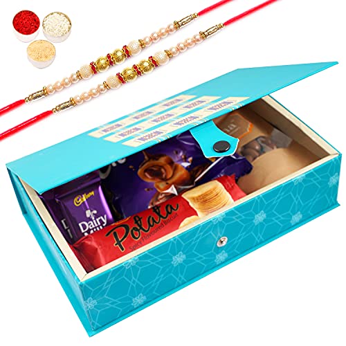 Jaiccha Ghasitaram Rakhi Gifts for Brothers - Blue Rectangular Box of Milk Chocolates,Caramel Toffees, Chocolates , Chocolate Almonds, Potata Biscuits with 2 Pearl Rakhis von Jaiccha