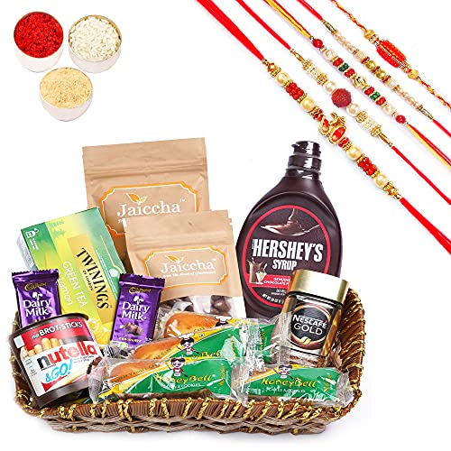 Jaiccha Ghasitaram Rakhi Gifts for Brothers - Brown Cane Like Basket Hamper of 18 Goodies with 5 Rakhis von Jaiccha