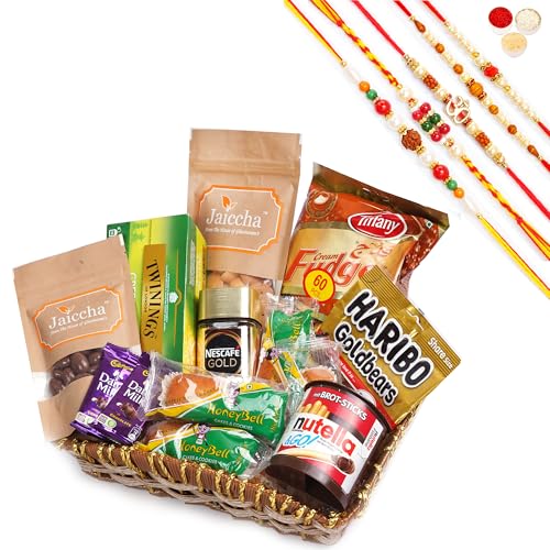 Jaiccha Ghasitaram Rakhi Gifts for Brothers - Brown Cane Like Basket Hamper of 20 Goodies with 5 Rakhis von Jaiccha