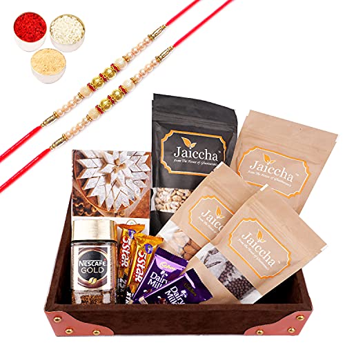 Jaiccha Ghasitaram Rakhi Gifts for Brothers Korno Tray of 10 Goodies with Kaju Katli and with 2 Pearl Rakhis von Jaiccha