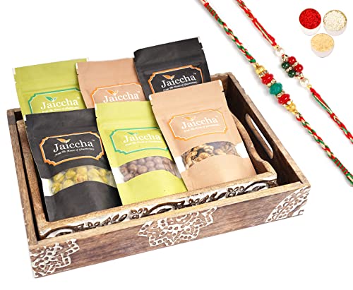 Jaiccha Ghasitaram Rakhi Gifts for Brothers Set of 2 Wooden Serving Trays of 6 Assorted Flavoured Nuts with 2 Rakhis von Jaiccha