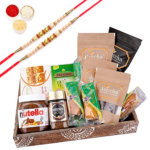 Jaiccha Ghasitaram Rakhi Gifts for Brothers Wooden Tray Hamper with Besan Barfi with 2 Pearl Rakhis Jaiccha Ghasitaram Rakhi Gifts for Brothers Wooden Tray Hamper with Besan Barfi with 2 Pearl Rakhis von Jaiccha