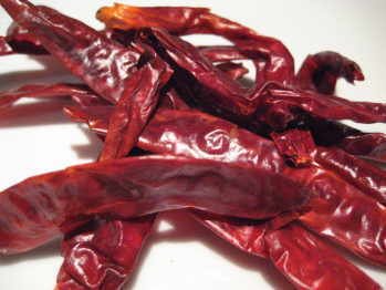 Getrocknete rote Chili-Schoten im Ganzen - 100 g von Balsara's