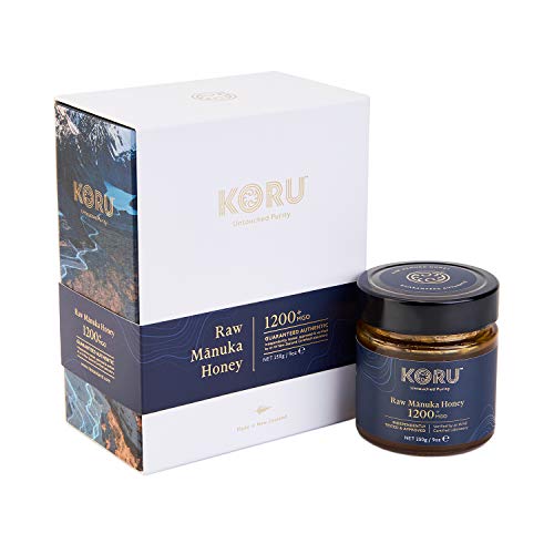 KORU Raw Manuka Honey MGO 1200+ (UMF 25+) aus Neuseeland | Für das Immunsystem | Sehr hoch MGO-konzentriert | Garantiert echt | Purer Luxus | Zertifiziert | Edel verpackt im Glas | 250g von KORU Untouched Purity