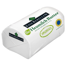 Heumilch-Butter im Pergamentpapier von Käserebellen