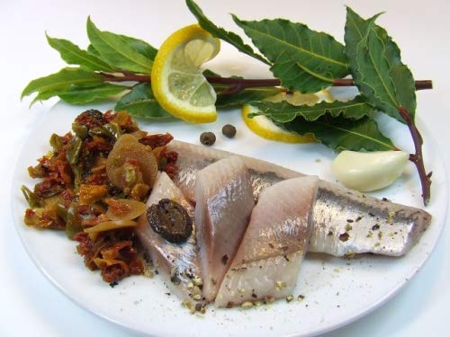 Klaassen Mediterrane Matjesfilets, Matjesfilets mit Meditteraner Gemüsemischung, in Handarbeit hergestellt, 300g von IHR FACHGESCHÄFT KLAASSEN