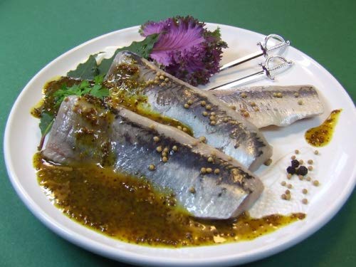 Senf-Honig Matjesfilets - Matjes Hering enzymatisch gereift - schmackhaft, mild gesalzen, fest im Biss, in leckerer Senf-Honig Sauce - 500 Gramm Senf-Honig Matjesfilets - Matjes Hering enzymatisch gereift - schmackhaft, mild gesalzen, fest im Biss, in leckerer Senf-Honig Sauce - 500 Gramm von IHR FACHGESCHÄFT KLAASSEN