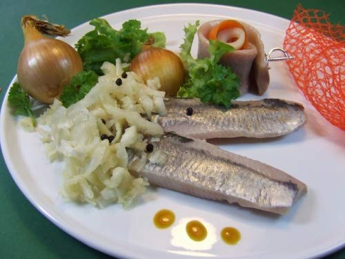 Klaassen Zwiebel Matjesfilets, Matjes Hering enzymatisch gereift - schmackhaft, mild gesalzen, fest im Biss, eingelegt in leckerem Zwiebelsud, 300g Klaassen Zwiebel Matjesfilets, Matjes Hering enzymatisch gereift - schmackhaft, mild gesalzen, fest im Biss, eingelegt in leckerem Zwiebelsud, 300g von IHR FACHGESCHÄFT KLAASSEN
