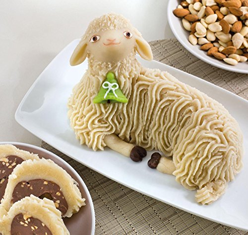 Marzipan Osterlamm Kuchen mit Gianduja Nougat, Haselnuss & Orangengelee Füllung, per Hand in Apulien Italien gefertigt in Geschenkverpackung von LAOSEP