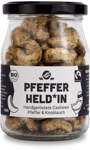 Cashewkerne mit Knoblauch und Pfeffer im Glas Cashewkerne mit Knoblauch und Pfeffer im Glas