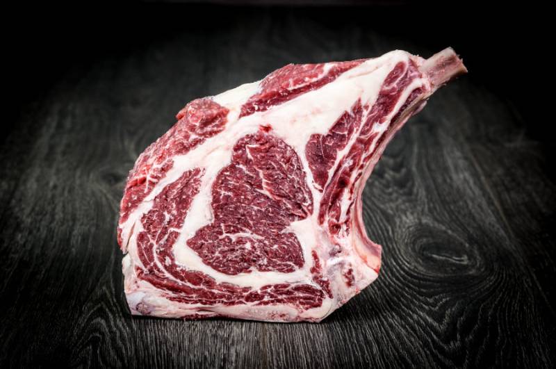 Dry Aged Prime Rib / Rib Eye Bone In