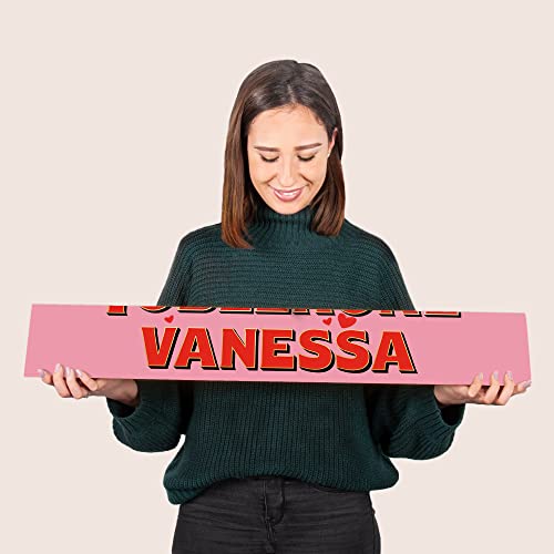 Toblerone Personalisiert mit Namen liebe - Personalisier diese Toblerone mit Namen und Botschaft, Milchschokolade mit Honig und Mandelnougat (XXL - 4.5 kg, Milchschokolade mit Honig und Mandelnougat) von YourSurprise