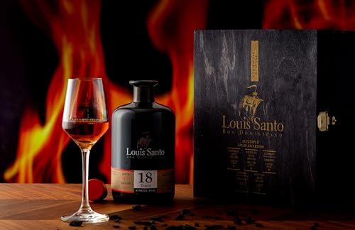 Louis Santo Geschenkset | 18 Jahre alter Premium Rum aus der Dominikanischen Republik | 0.5 Liter | inkl. 2 Nosing Gläser in einer edlen Holzkiste von Louis Santo