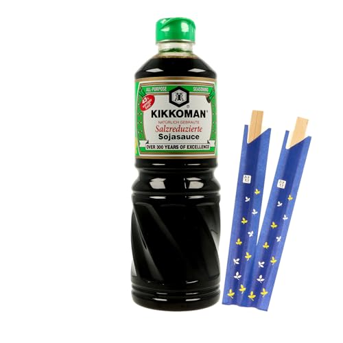 Salzreduzierte (Less Salt) Sojasauce von Kikkoman im 975ml Sparpack inklusiv einem 2er Set Chopsticks von MIGASE